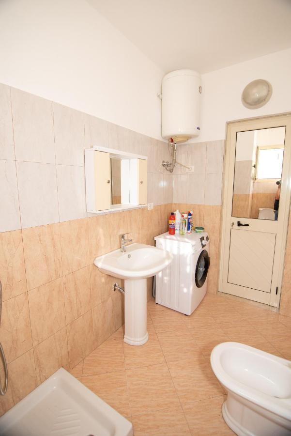 Ami Apartament Влёра Экстерьер фото